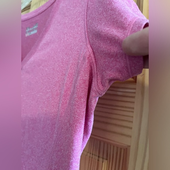 Pink‎ Under Armour V Neck Heat Gear Size Large - Picture 5 of 6